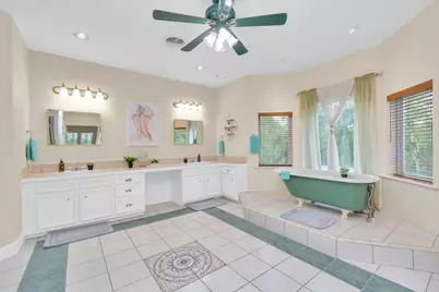 1730 Lakeshore Drive, Kingwood, TX 77339 - Photo 32