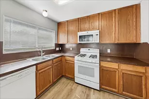 833 Lightningbug Ln, Conroe, TX 77301 - Photo 2