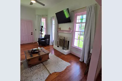 624 Houston Street, New Ulm, TX 78950 - Photo 2