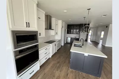 16 Greystone Court, Angleton, TX 77515 - Photo 2