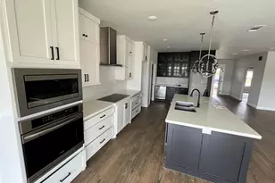 16 Greystone Ct, Angleton, TX 77515 - Photo 2