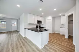 1200 Haverford Ln, Dayton, TX 77535 - Photo 8