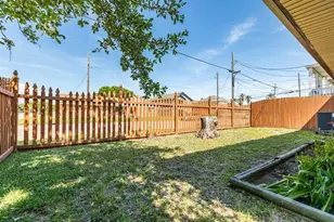 803 Sealy St, Galveston, TX 77550 - Photo 4