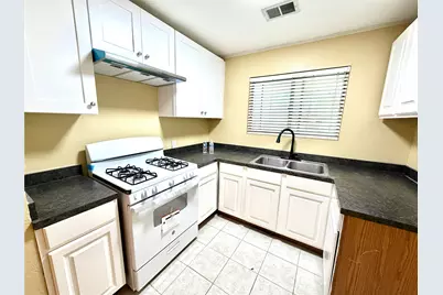 2209 20th Avenue, Texas City, TX 77590 - Photo 4