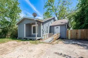 4810 Carmen St, Houston, TX 77033 - Photo 2