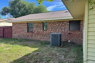 201 Heath Ave, Madisonville, TX 77864 - Photo 12