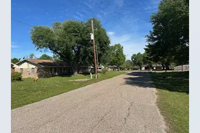 201 Heath Avenue, Madisonville, TX 77864 - Photo 6
