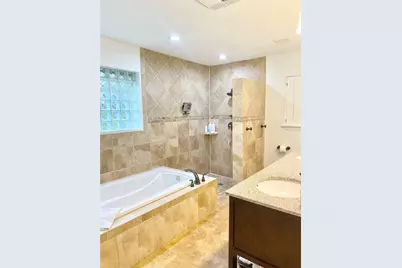729 Camelot, Hunters Creek Village, TX 77024 - Photo 16