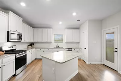 13717 Gaff Rig Drive, Texas City, TX 77510 - Photo 4