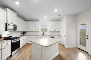 13717 Gaff Rig Dr, Texas City, TX 77510 - Photo 4