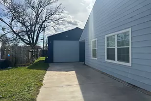 430 Center Way St, Lake Jackson, TX 77566 - Photo 2