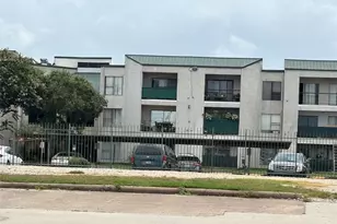 2818 S Bartell Dr, Houston, TX 77054 - Photo 2