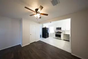 7917 N Martin Luther King Ave, Hitchcock, TX 77563 - Photo 10