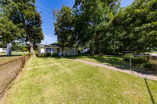 7917 N Martin Luther King Ave, Hitchcock, TX 77563 - Photo 2