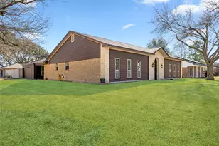 357 W Castle Harbour Dr, Friendswood, TX 77546 - Photo 2