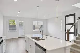 2202 Blue Heron Dr, Kemah, TX 77565 - Photo 2