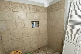 445 Creekside Dr, Holiday Lakes, TX 77515 - Photo 4