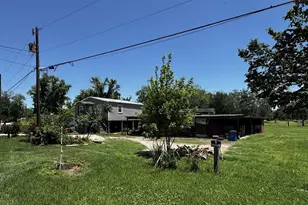 445 Creekside Dr, Holiday Lakes, TX 77515 - Photo 12