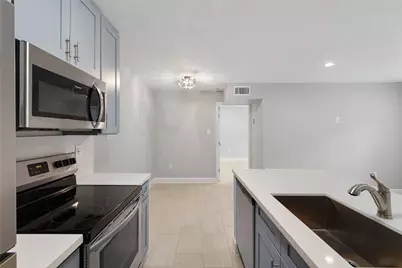 2201 Fountain View Drive #47, Houston, TX 77057 - Photo 8