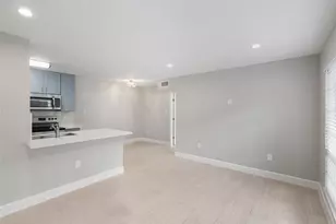 2201 Fountain View Dr, Houston, TX 77057 - Photo 2