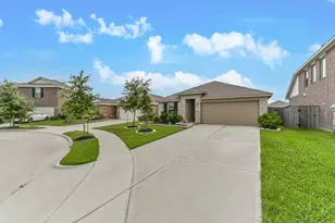 9811 Wembley Vis Ct, Baytown, TX 77521 - Photo 2