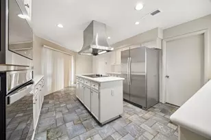 10327 Olympia Dr, Houston, TX 77042 - Photo 10