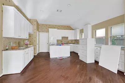 19 S Scarlet Elm Court, The Woodlands, TX 77382 - Photo 16