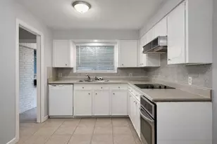 2118 17th Ave, Texas City, TX 77590 - Photo 2