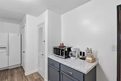 1710 Cavitt Avenue, Bryan, TX 77801 - Photo 10