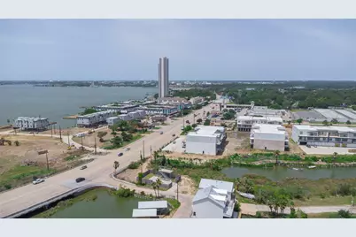 29 Cmdr Runco Lane, Taylor Lake Village, TX 77586 - Photo 4