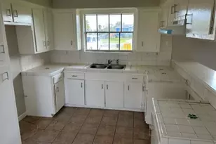 306 Tennyson St, San Leon, TX 77539 - Photo 6