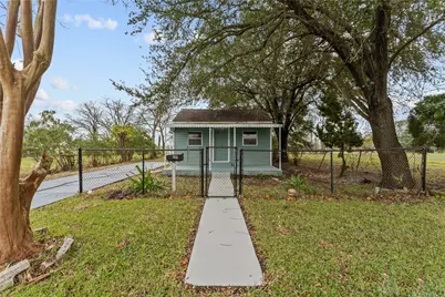 25 2nd Avenue N, Texas City, TX 77590 - Photo 2