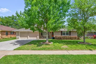 6546 Lindyann Ln, Houston, TX 77008 - Photo 1