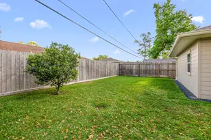 6546 Lindyann Ln, Houston, TX 77008 - Photo 34