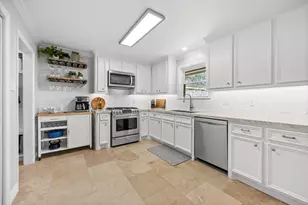 6546 Lindyann Ln, Houston, TX 77008 - Photo 10