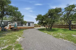 867 Rowe St, Rockport, TX 78382 - Photo 2