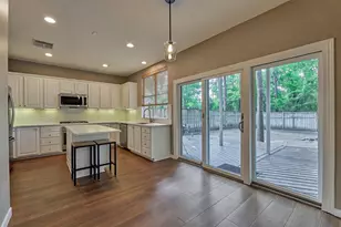 93 N Apple Springs Circle Circle, The Woodlands, TX 77382 - Photo 10