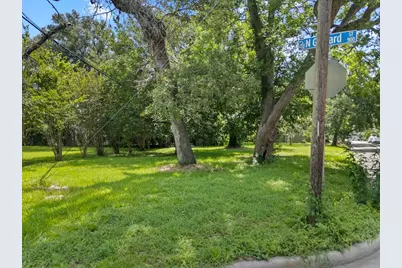 214 W Hunnicutt Street, Baytown, TX 77520 - Photo 4
