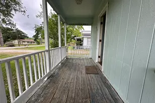 2570 Stadium Dr, Alvin, TX 77511 - Photo 4