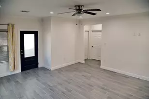 5046 Van Fleet St, Houston, TX 77033 - Photo 6