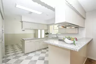 96 Panorama Dr, Conroe, TX 77304 - Photo 10