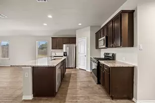 8002 Tamarind Ln, Baytown, TX 77521 - Photo 8