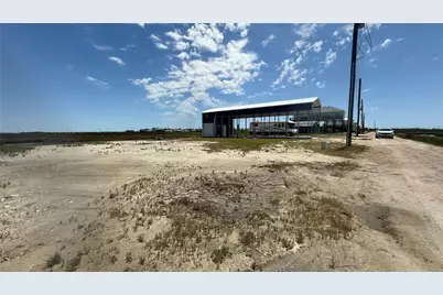1326 N Tinkle Lane, Crystal Beach, TX 77650 - Photo 6