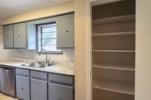 2105 Willow St, Bay City, TX 77414 - Photo 8