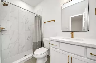 2211 Bevis St, Houston, TX 77008 - Photo 8
