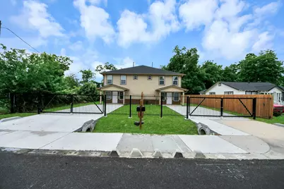 2430 Dolly Wright Street #B, Houston, TX 77088 - Photo 2
