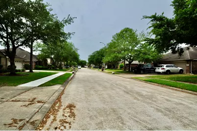 6806 Adella Court, Pearland, TX 77584 - Photo 2