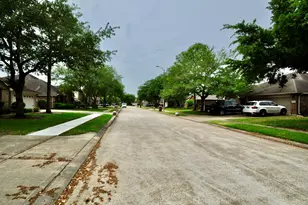 6806 Adella Ct, Pearland, TX 77584 - Photo 2