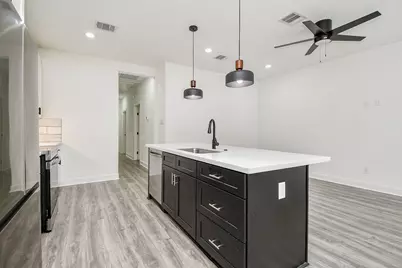 9734 Pelsey Street #B, Houston, TX 77029 - Photo 6