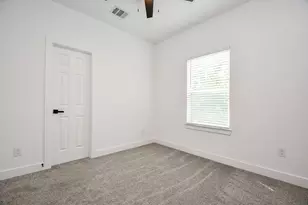 9734 Pelsey St, Houston, TX 77029 - Photo 14